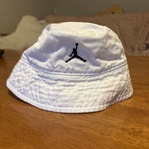 Jordan Babies' Toddler Bucket Hat / WHITE‎ / SIZE 2-4T